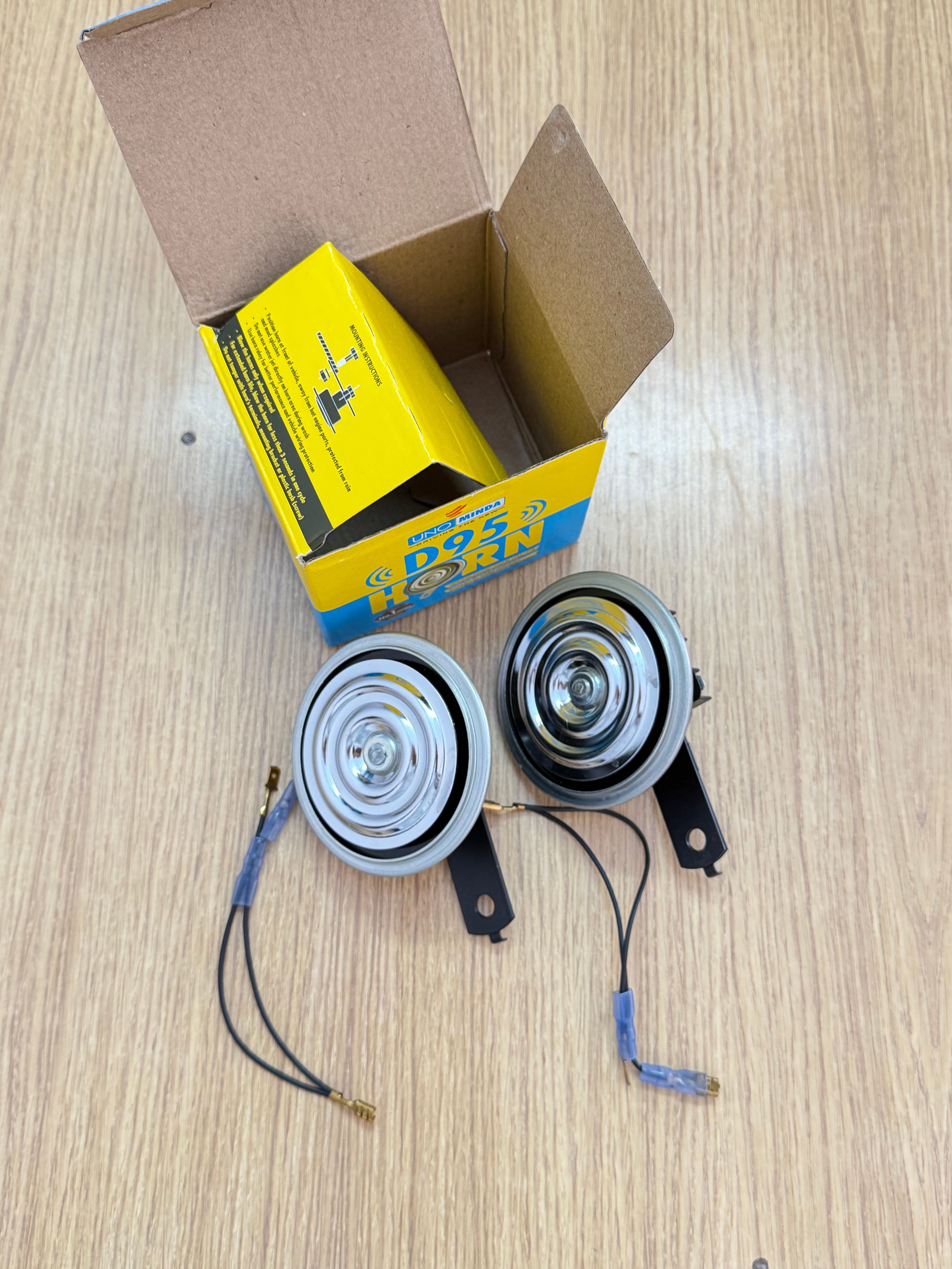 D95 Minda Horn Set of 2