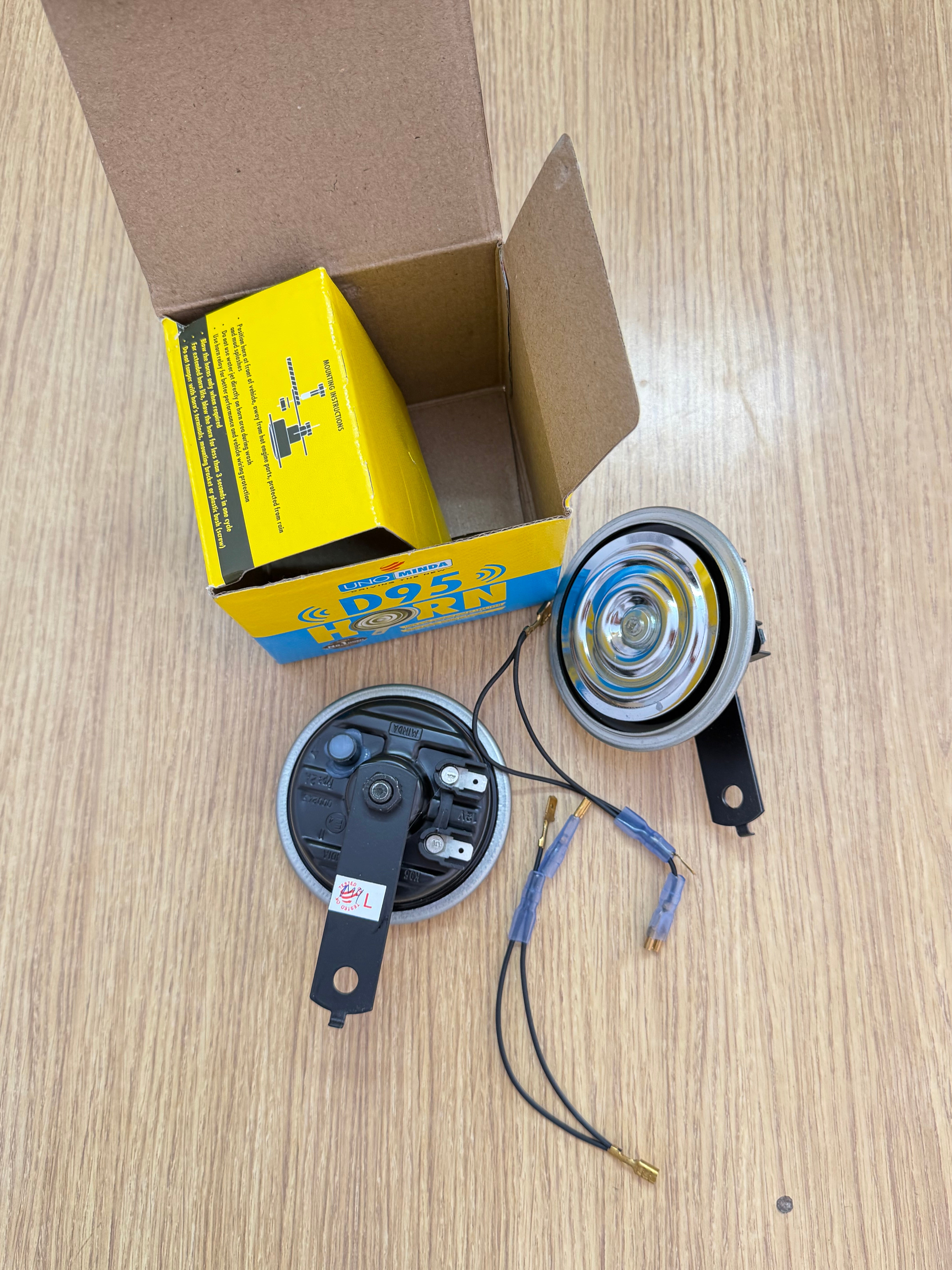 D95 Minda Horn Set of 2